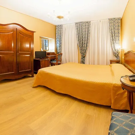 Canal Hotel 3*