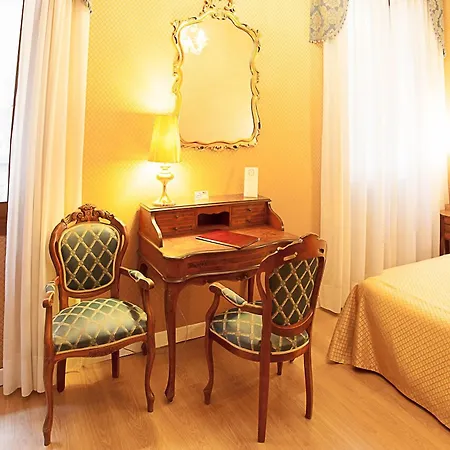 Canal Hotel Venice