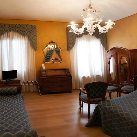 Canal Hotel 3*
