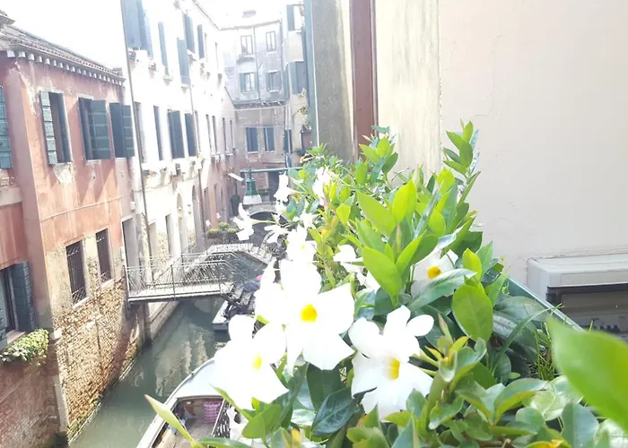 Canal Hotel