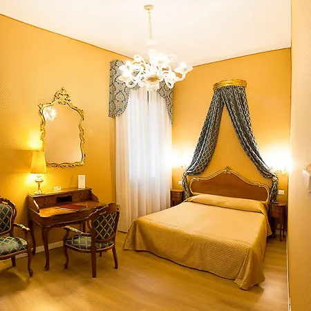 Canal 3* Venice