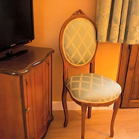 Canal Hotel 3*