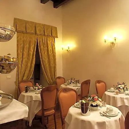 Hotel Canal 3*
