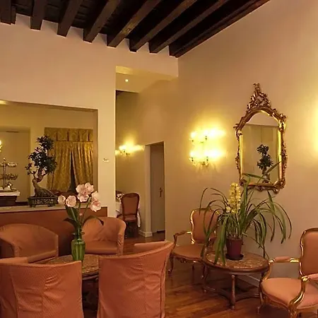 Canal Hotel 3*