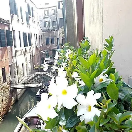 Canal Hotel