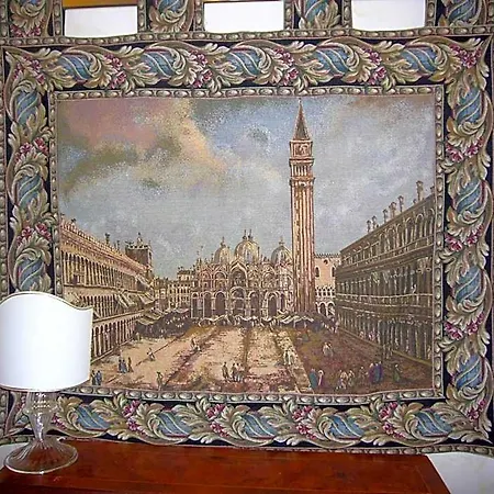 Canal Hotel 3*