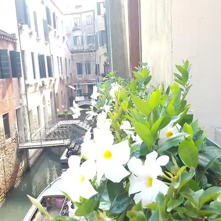 Canal Hotel